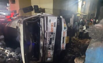 मुंब्रा सम्राट नगर परिसर में भरा हुआ रेडी मिक्सर पलटी, दुर्घटना में चार लोग गंभीर रूप से घायल एक बच्चे की मौत,